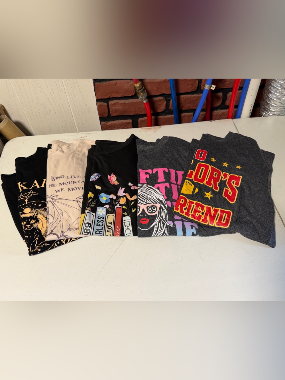 M/L Swiftie Tee Bundle (5)